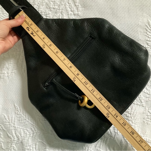 Vintage 90s Y2K Lord & Taylor pebbled leather sling backpack purse bag - Picture 6 of 12